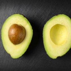 Comer Huesos de Aguacate