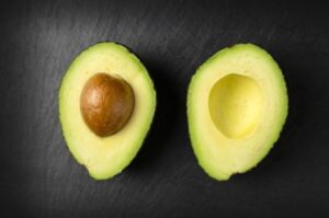 Comer Huesos de Aguacate