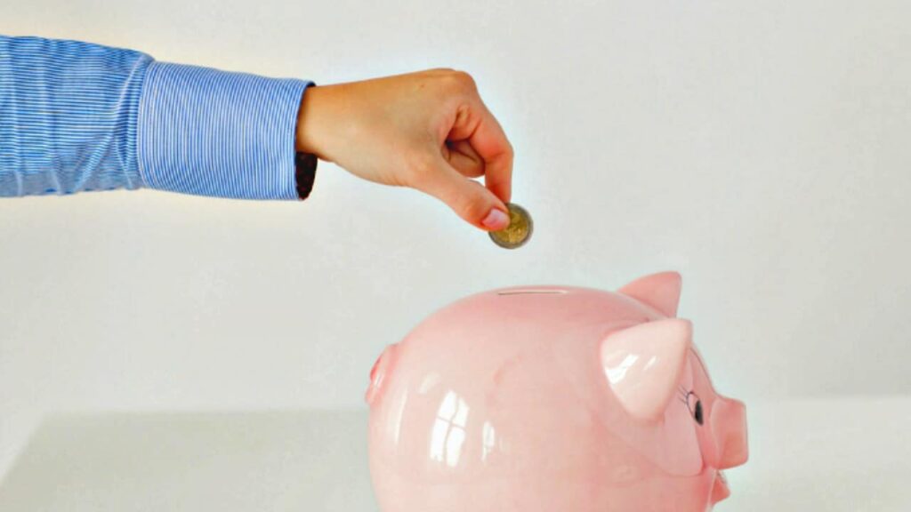Ahorrar Dinero con un Presupuesto Ajustado