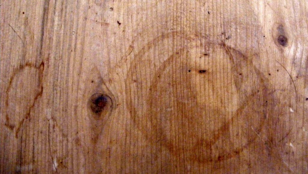 Arreglar las Manchas de Agua en la Madera